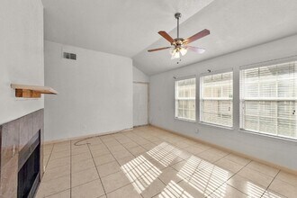 8510 Gatlinburg Dr in Fort Worth, TX - Foto de edificio - Building Photo