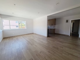 9949 Pinewood Ave in Los Angeles, CA - Building Photo