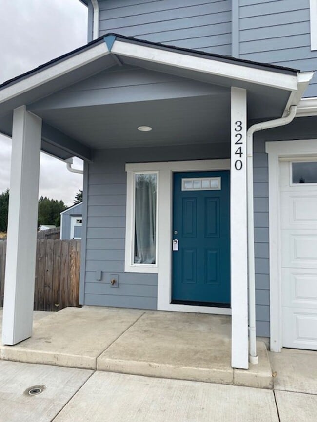 3240 S 10th St in Lebanon, OR - Building Photo - Building Photo