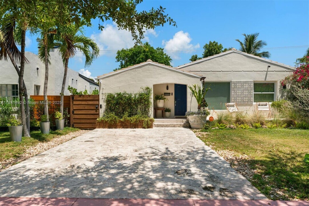 1355 Biarritz Dr in Miami Beach, FL - Building Photo