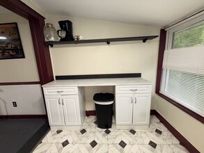 51 Front St, Unit #4 unfurnished  2 Bedroom in Saranac Lake, NY - Foto de edificio - Building Photo