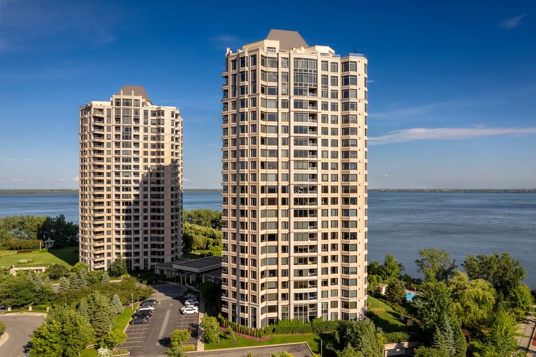 400 des Sommets in Montréal, QC - Building Photo
