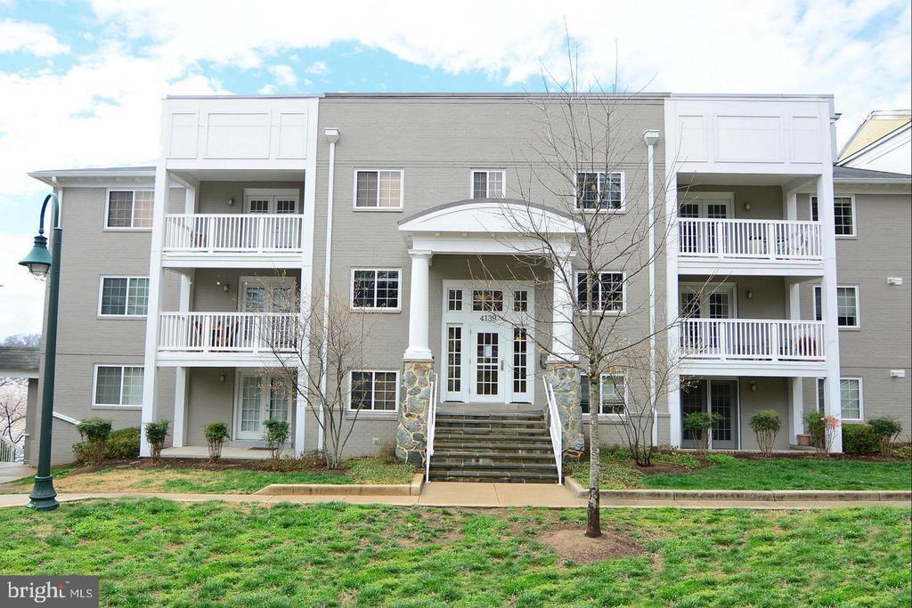 4139 S Four Mile Run Dr in Arlington, VA - Building Photo