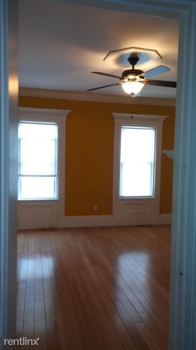 107 Ash St in New Bedford, MA - Building Photo