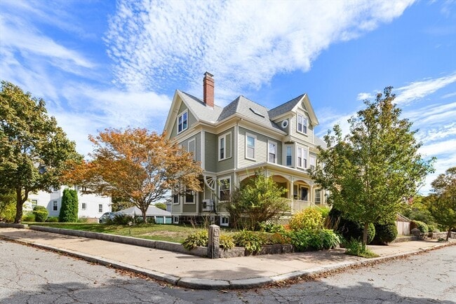 11 Highland Ave in Beverly, MA - Building Photo - Building Photo