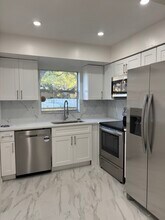 4455 38th Ter N, Unit B4 in St. Petersburg, FL - Foto de edificio - Building Photo