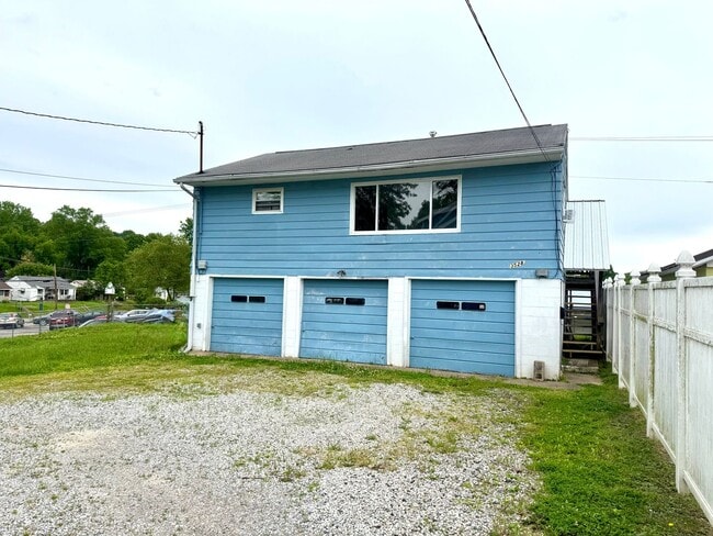 3528 Roseland Ave in Parkersburg, WV - Building Photo - Building Photo