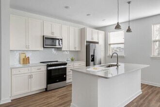 The Helmsman in Wilmington, NC - Building Photo - Building Photo