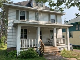 608 Woodland Ave in Duluth, MN - Building Photo
