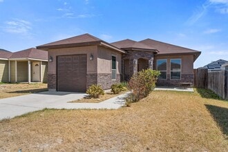 1014 Tesoro Pass in Del Rio, TX - Building Photo - Building Photo