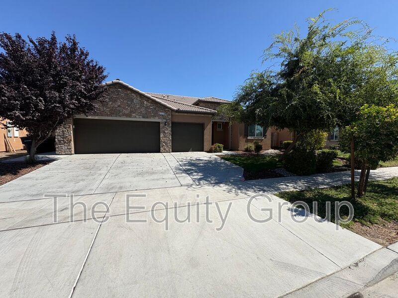 2310 Cortner St in Hanford, CA - Building Photo