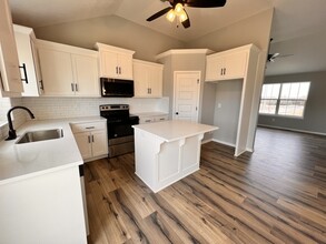 1107 NW 4th St in Oak Grove, MO - Foto de edificio - Building Photo