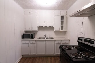 1207 N Martin Luther King Jr Blvd. in Tallahassee, FL - Building Photo - Building Photo