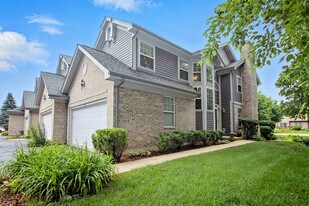 406 Kresswood Dr in McHenry, IL - Building Photo