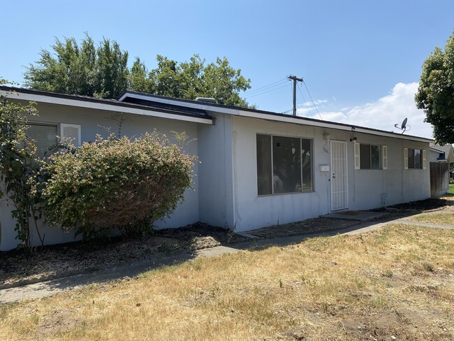 1136 Shasta St in Manteca, CA - Building Photo - Building Photo