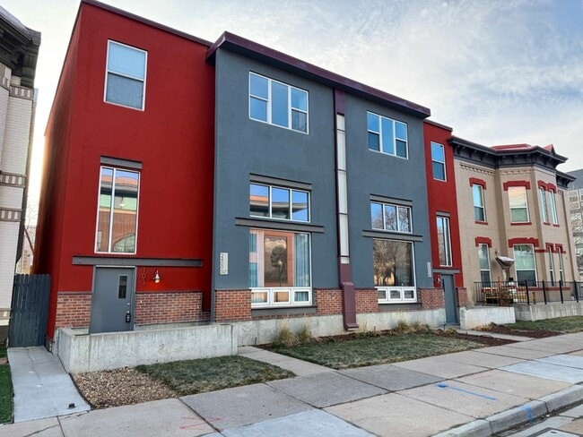 2400 Welton St in Denver, CO - Building Photo - Building Photo