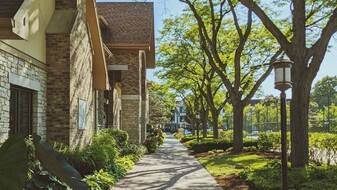 Schaumburg- International Village Apartments