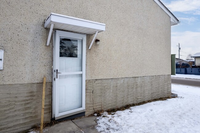 2202-2204 78 Ave SE in Calgary, AB - Building Photo - Building Photo