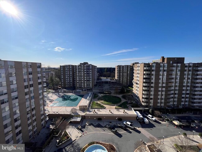 3001 Veazey Terrace NW in Washington, DC - Building Photo - Building Photo