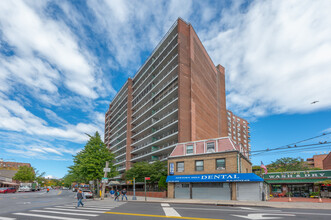 Grandview Tower in Elmhurst, NY - Building Photo - Building Photo