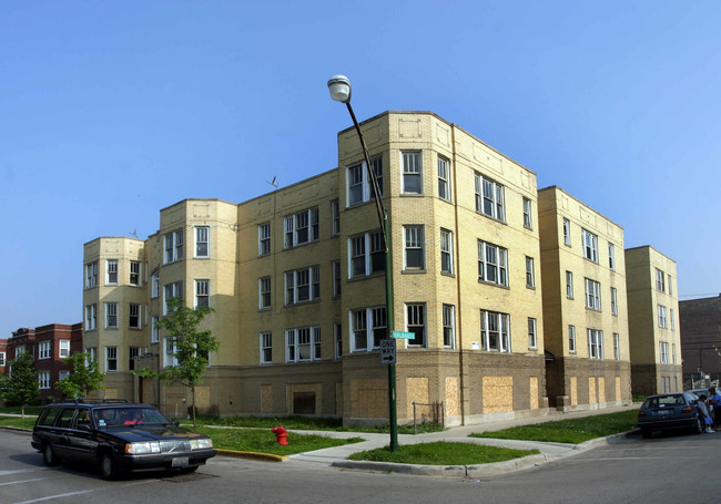 3100 W Eastwood Ave in Chicago, IL - Building Photo - Building Photo