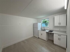 6765 SW 34th St in Miami, FL - Building Photo