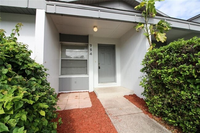 754 Zella Ln in Lakeland, FL - Building Photo - Building Photo