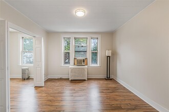 50-14 41st St in Queens, NY - Building Photo - Building Photo