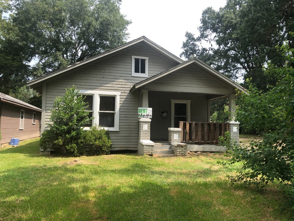 2630 Lindholm St in Shreveport, LA - Building Photo