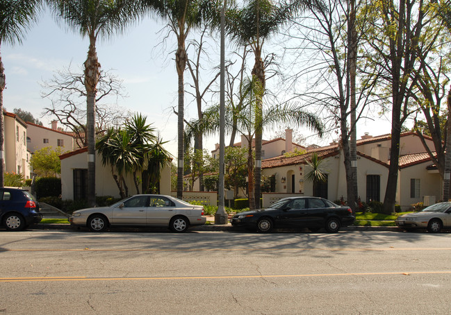 388 S Marengo Ave in Pasadena, CA - Building Photo - Building Photo