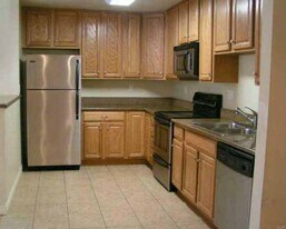1661 Bayview Heights Dr in San Diego, CA - Building Photo