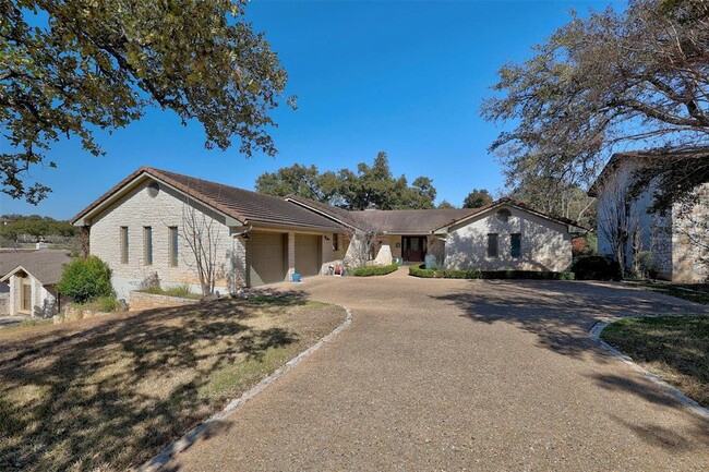 604 Rolling Green Dr in Lakeway, TX - Building Photo - Building Photo