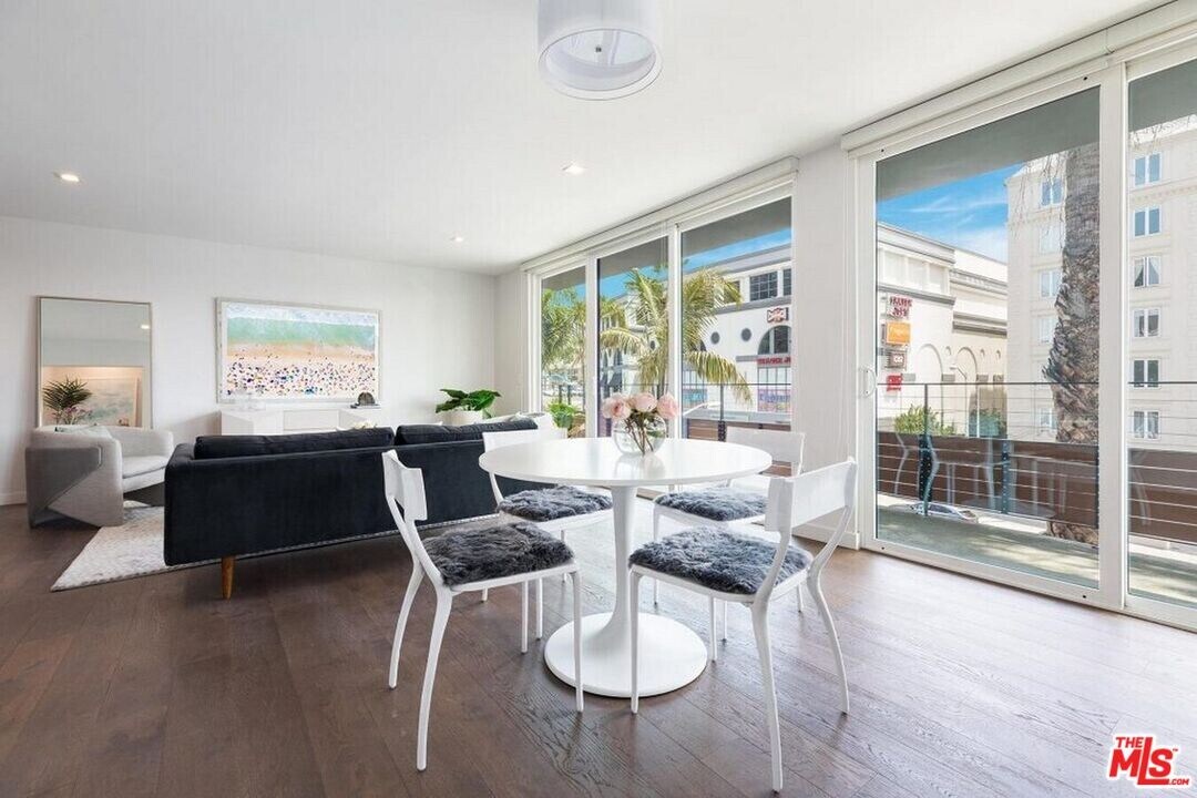 1425 N Crescent Heights Blvd in West Hollywood, CA - Building Photo