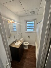 1608 Main St, Unit Lower Apartment in Stevens Point, WI - Foto de edificio - Building Photo