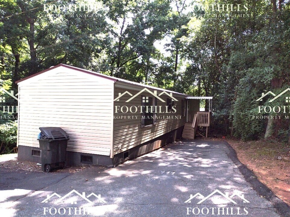 111 P-9-121 in Anderson, SC - Building Photo