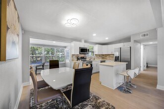 1400 Poinciana Dr in Clearwater, FL - Building Photo - Building Photo