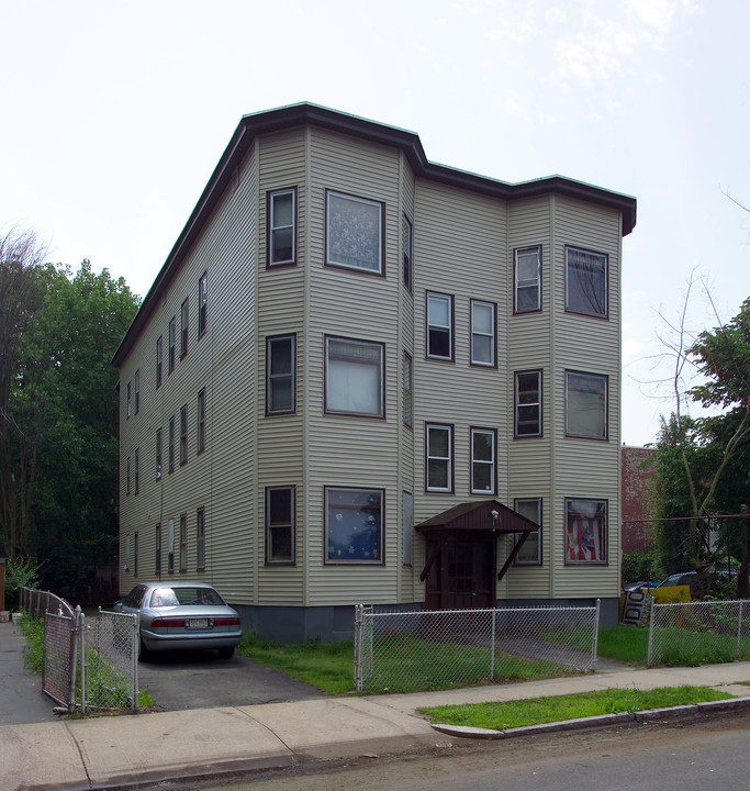 21½ Bancroft St in Springfield, MA - Foto de edificio