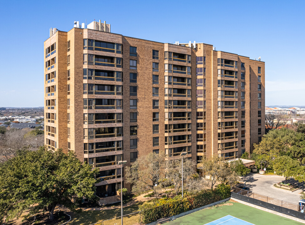 The Carlyle in San Antonio, TX - Building Photo