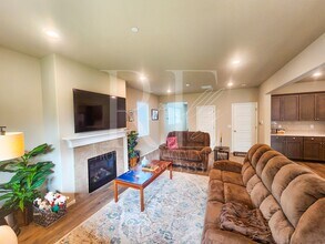 1502 Baker Hts Lp in Bremerton, WA - Building Photo - Building Photo