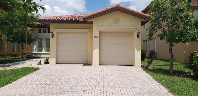 8215 NW 125th Ln in Parkland, FL - Building Photo