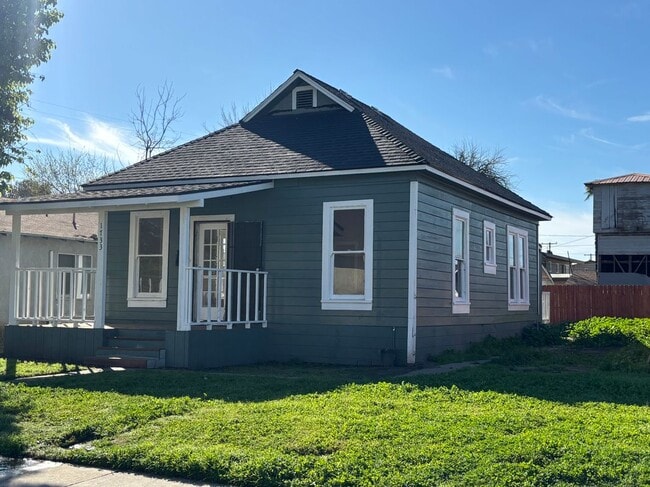 1733 Palo Alto St in Dos Palos, CA - Foto de edificio - Building Photo
