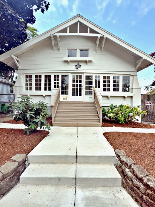 125 NE 84th Ave in Portland, OR - Foto de edificio