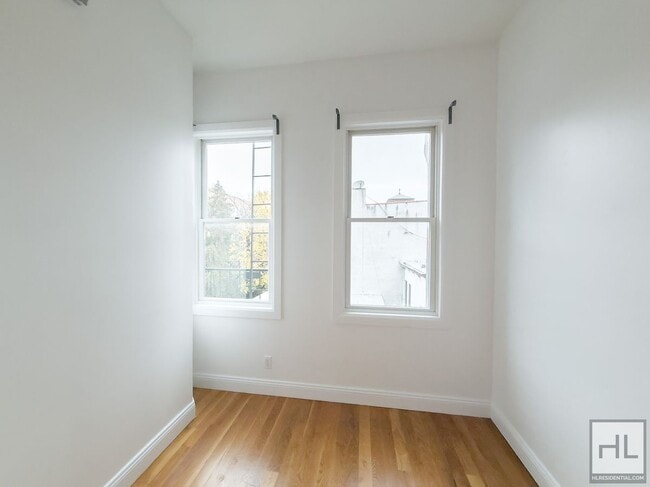 WYCKOFF AVENUE / Bushwick 3-Bed 1-Bath / N