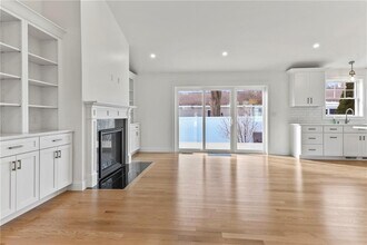 95 Honeysuckle Rd in Warwick, RI - Building Photo - Building Photo