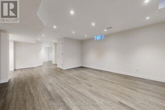 92 Barnwood Dr in Richmond Hill, ON - Building Photo - Building Photo