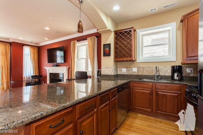 2417 W Fillmore St in Chicago, IL - Building Photo - Building Photo