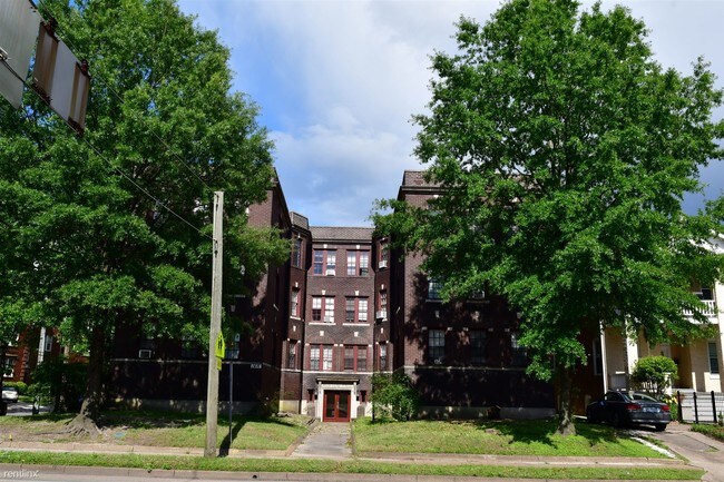 1416 Hampton Blvd in Norfolk, VA - Foto de edificio - Building Photo