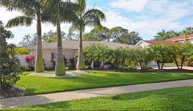 7020 Mango Ave S in St. Petersburg, FL - Building Photo - Building Photo