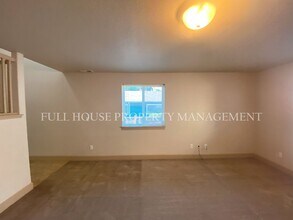 1045 River Loop 1-Unit -1045 in Eugene, OR - Building Photo - Building Photo