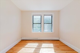 1680 Commonwealth Ave, Unit #2 in Boston, MA - Foto de edificio - Building Photo